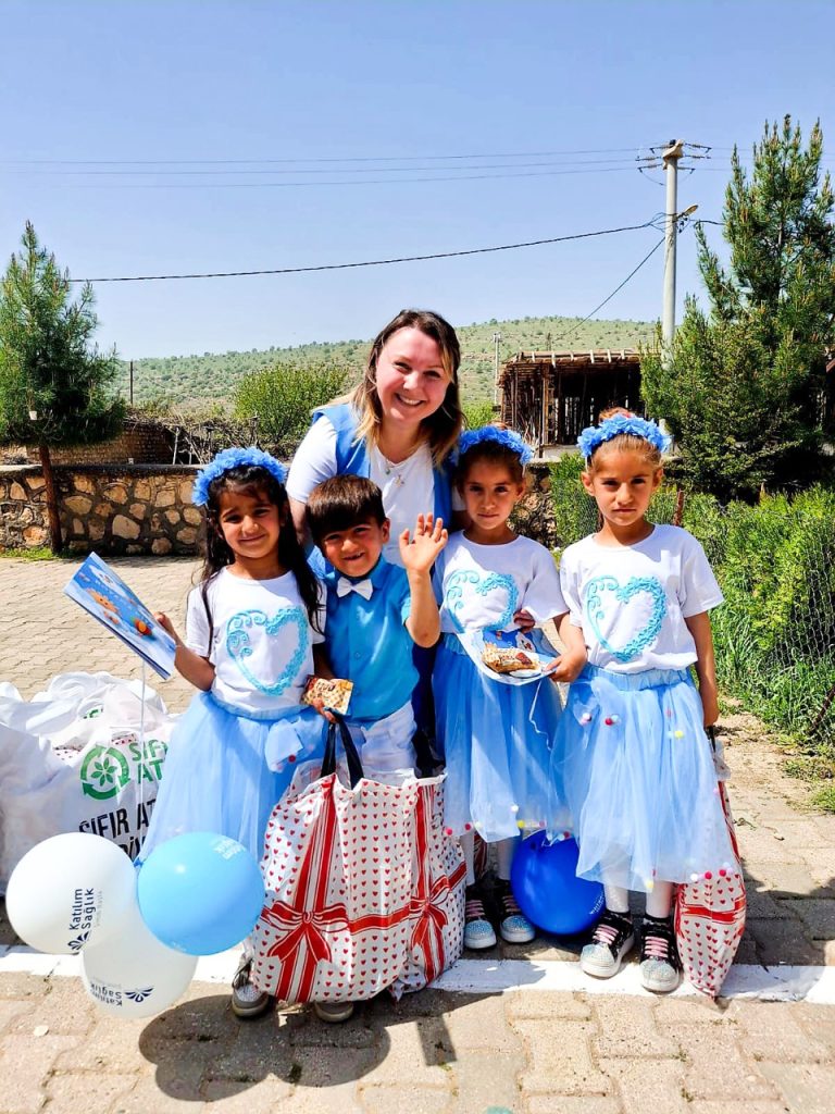 Mardin 23 Nisan Ulusal Egemenlik ve Çocuk Bayramı dolayısıyla kıyafet yardımı yapmanın gururunu yaşamaktayız.